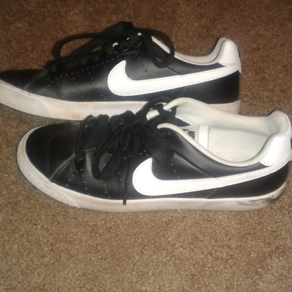 Nike Court Tour Women's Sneakers
